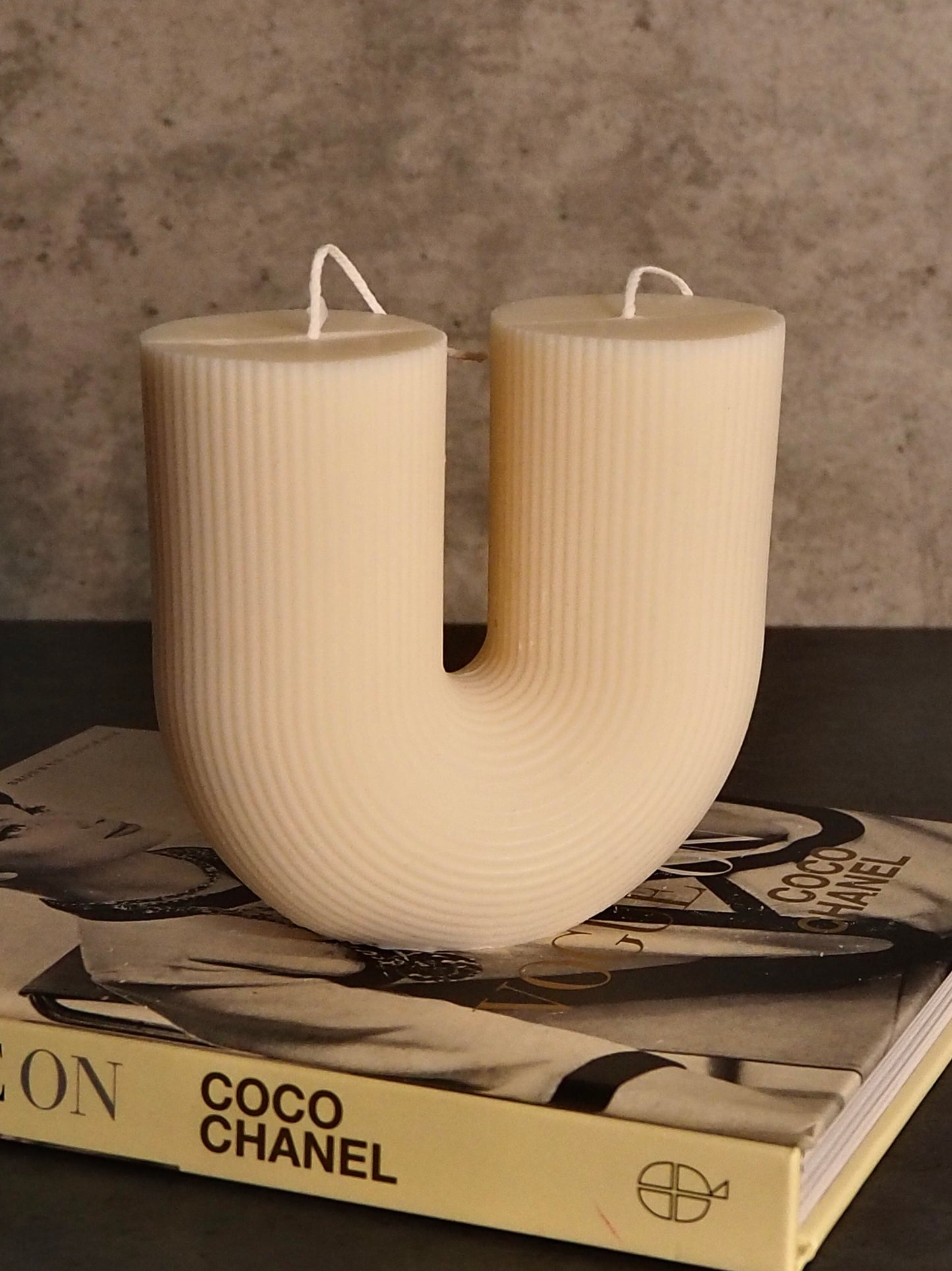 U-nique Ribbed Candle